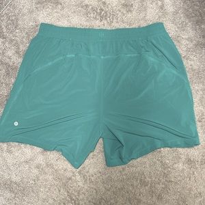 Men’s Green Lululemon 7 inch lined Pacebreaker shorts XXL